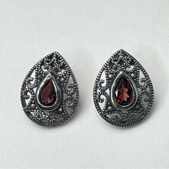 VINTAGE Sterling Silver Open Scroll Work Surrounding Red Gem Earrings - Picture 9 of 11